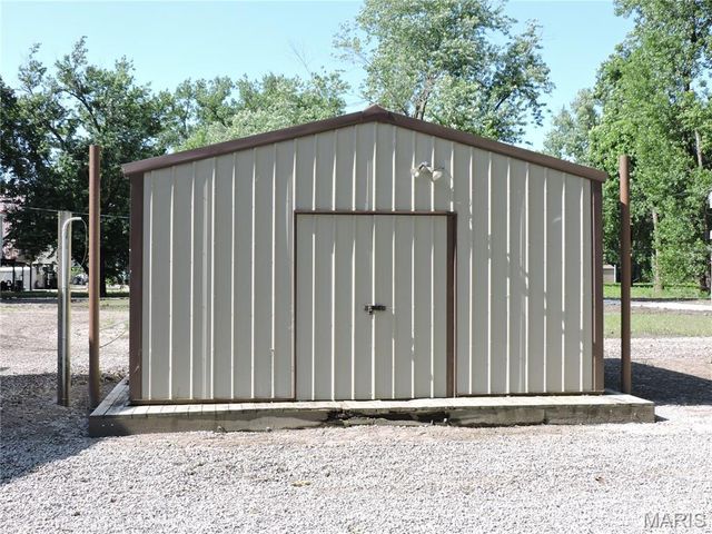 334 N River Rd, Elsberry, MO 63343