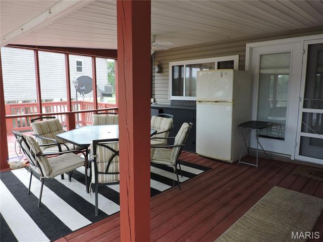 334 N River Rd, Elsberry, MO 63343