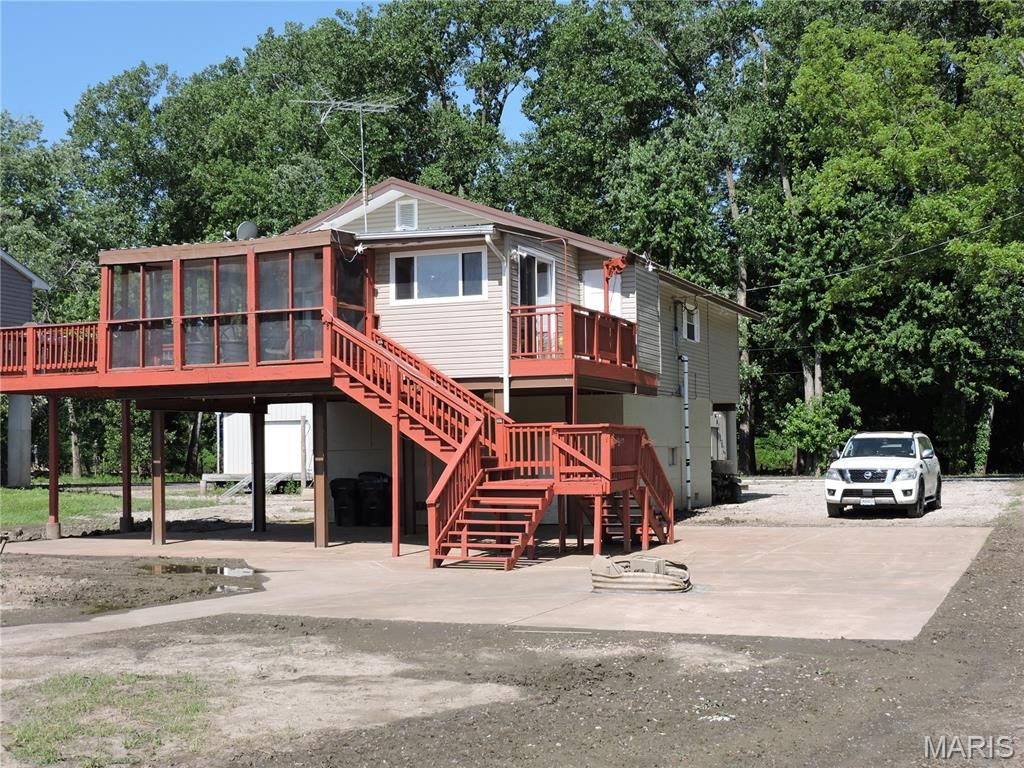 334 N River Rd, Elsberry, MO 63343