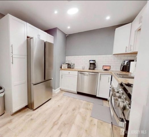 194 College Drive, Edison, NJ 08817