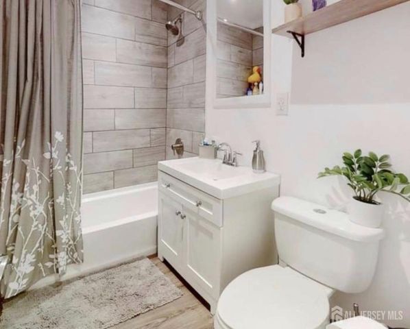 194 College Drive, Edison, NJ 08817