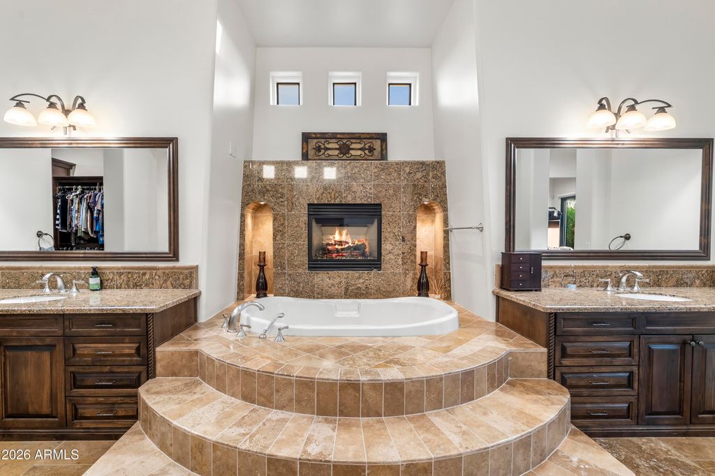 Image 30 of property listing at 8728 E CAMINO DEL MONTE --, Scottsdale, AZ 85255