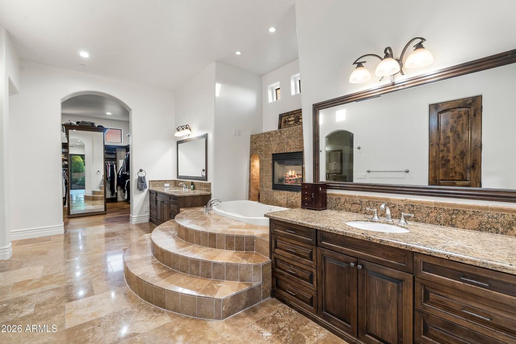 Image 31 of property listing at 8728 E CAMINO DEL MONTE --, Scottsdale, AZ 85255