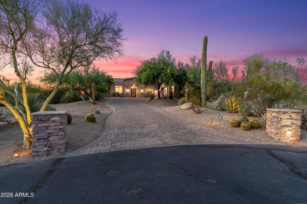 Image 5 of property listing at 8728 E CAMINO DEL MONTE --, Scottsdale, AZ 85255