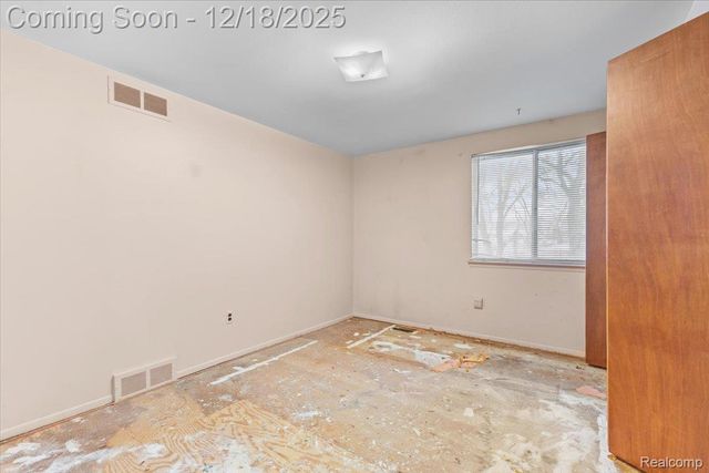 13227 Grand Haven Drive, Sterling Heights, MI 48312