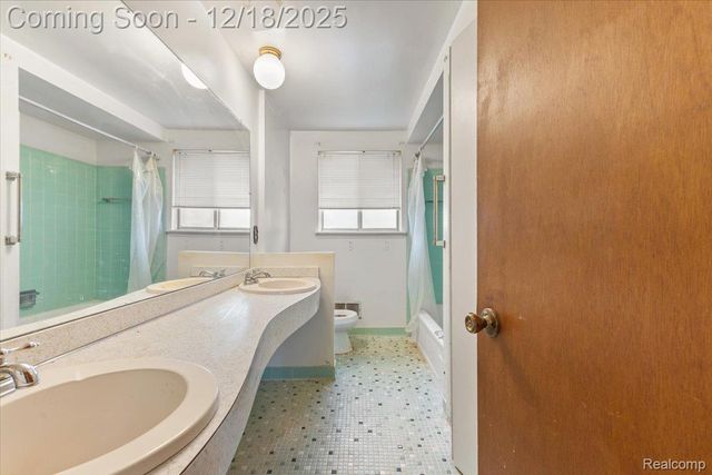 13227 Grand Haven Drive, Sterling Heights, MI 48312