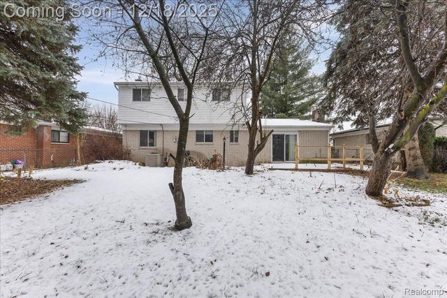 13227 Grand Haven Drive, Sterling Heights, MI 48312