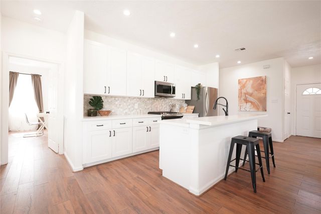 2006 Chesapeake Street, Baytown, TX 77520