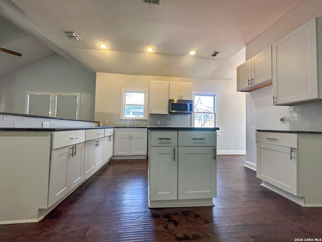 114 Yale, San Antonio, TX 78201