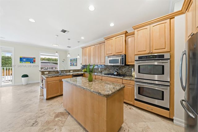 7431 Center Bay Dr, North Bay Village, FL 33141