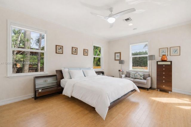 7431 Center Bay Dr, North Bay Village, FL 33141