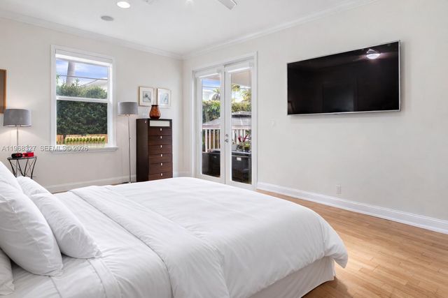 7431 Center Bay Dr, North Bay Village, FL 33141