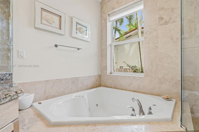 7431 Center Bay Dr, North Bay Village, FL 33141