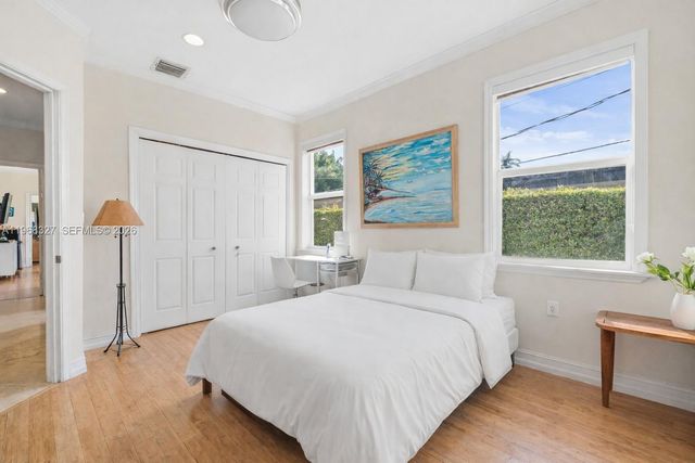 7431 Center Bay Dr, North Bay Village, FL 33141