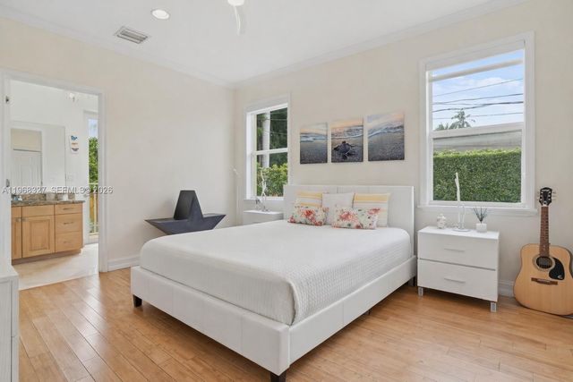 7431 Center Bay Dr, North Bay Village, FL 33141