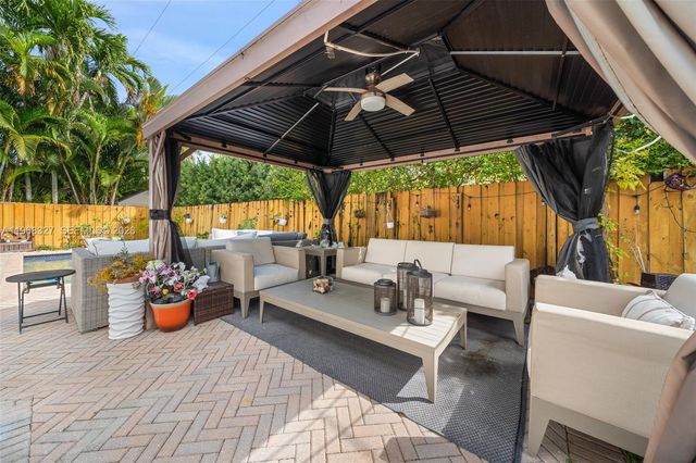 7431 Center Bay Dr, North Bay Village, FL 33141