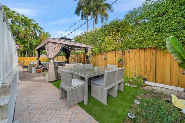 7431 Center Bay Dr, North Bay Village, FL 33141