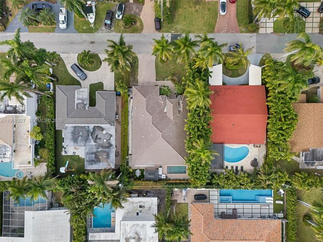 7431 Center Bay Dr, North Bay Village, FL 33141