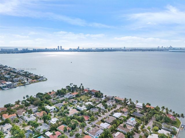 7431 Center Bay Dr, North Bay Village, FL 33141