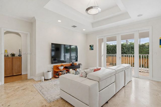 7431 Center Bay Dr, North Bay Village, FL 33141