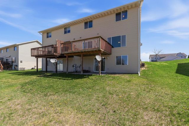 1126 Autumn DRIVE, West Bend, WI 53090