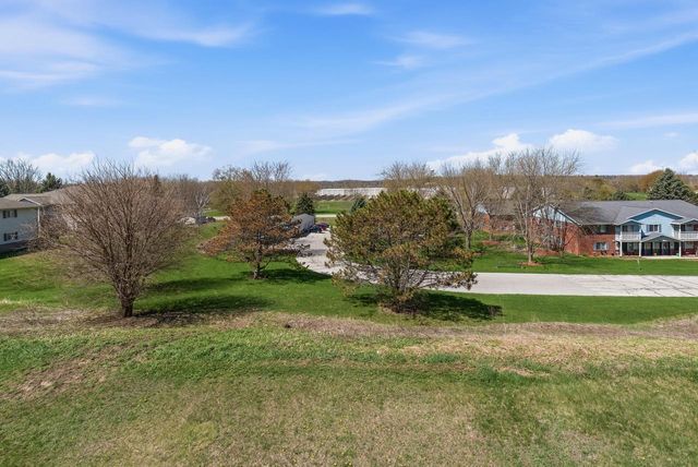 1126 Autumn DRIVE, West Bend, WI 53090