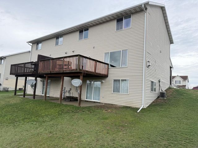1126 Autumn DRIVE, West Bend, WI 53090