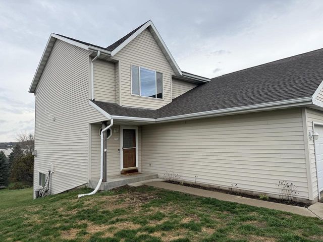 1126 Autumn DRIVE, West Bend, WI 53090