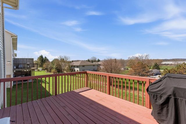1126 Autumn DRIVE, West Bend, WI 53090
