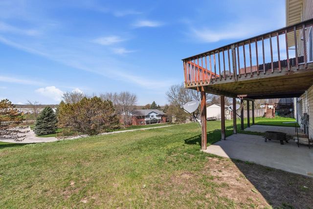 1126 Autumn DRIVE, West Bend, WI 53090