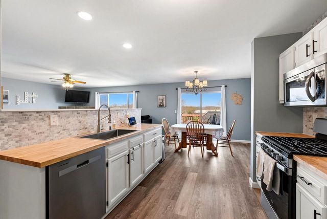 1126 Autumn DRIVE, West Bend, WI 53090