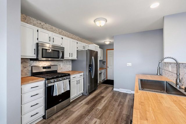 1126 Autumn DRIVE, West Bend, WI 53090