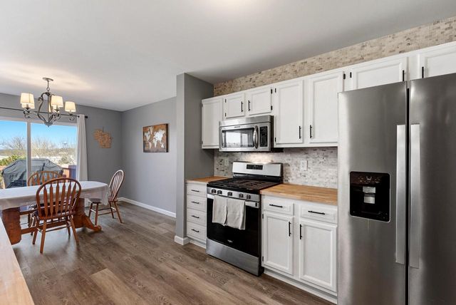 1126 Autumn DRIVE, West Bend, WI 53090