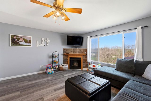 1126 Autumn DRIVE, West Bend, WI 53090