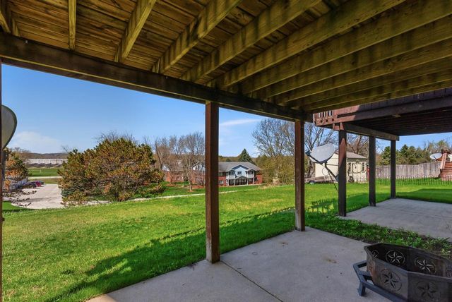1126 Autumn DRIVE, West Bend, WI 53090