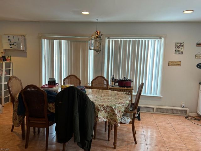 73 Featherbed Ln, Raritan Twp., NJ 08822