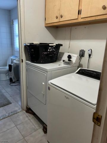 73 Featherbed Ln, Raritan Twp., NJ 08822