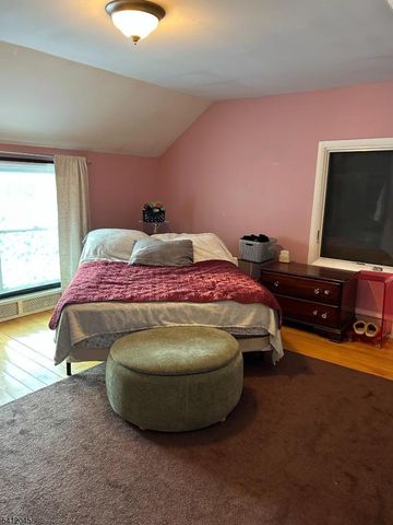 73 Featherbed Ln, Raritan Twp., NJ 08822