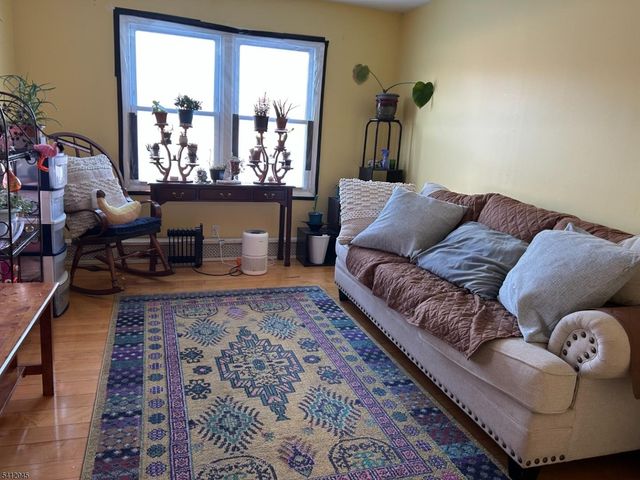 73 Featherbed Ln, Raritan Twp., NJ 08822