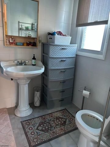 73 Featherbed Ln, Raritan Twp., NJ 08822