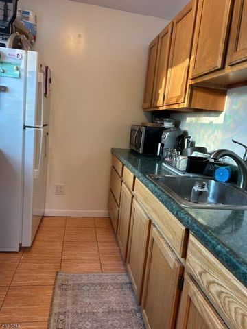 73 Featherbed Ln, Raritan Twp., NJ 08822