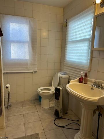 73 Featherbed Ln, Raritan Twp., NJ 08822