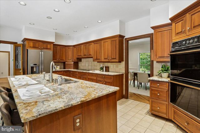 11720 GLEN CT, Potomac, MD 20854