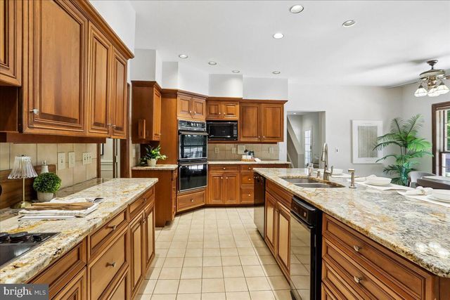 11720 GLEN CT, Potomac, MD 20854
