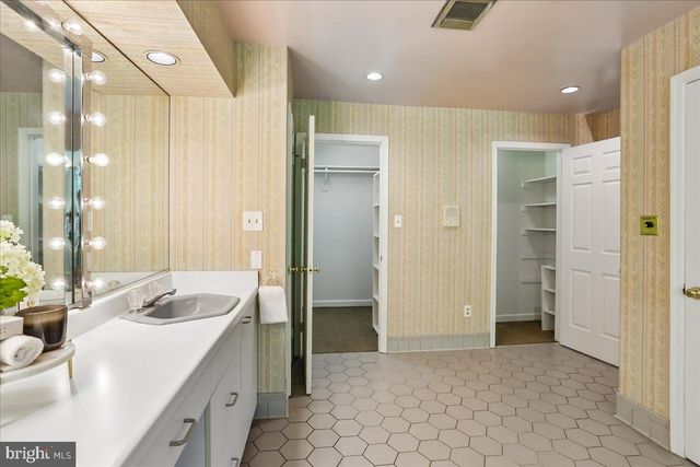 11720 GLEN CT, Potomac, MD 20854
