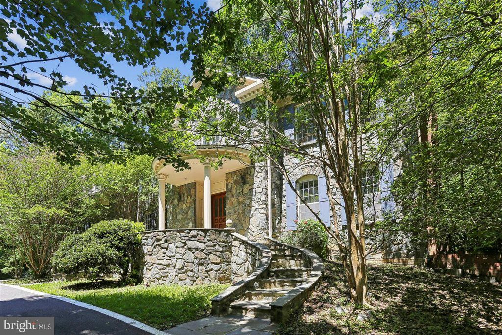 Image 1 of property listing at 11720 GLEN CT, Potomac, MD 20854