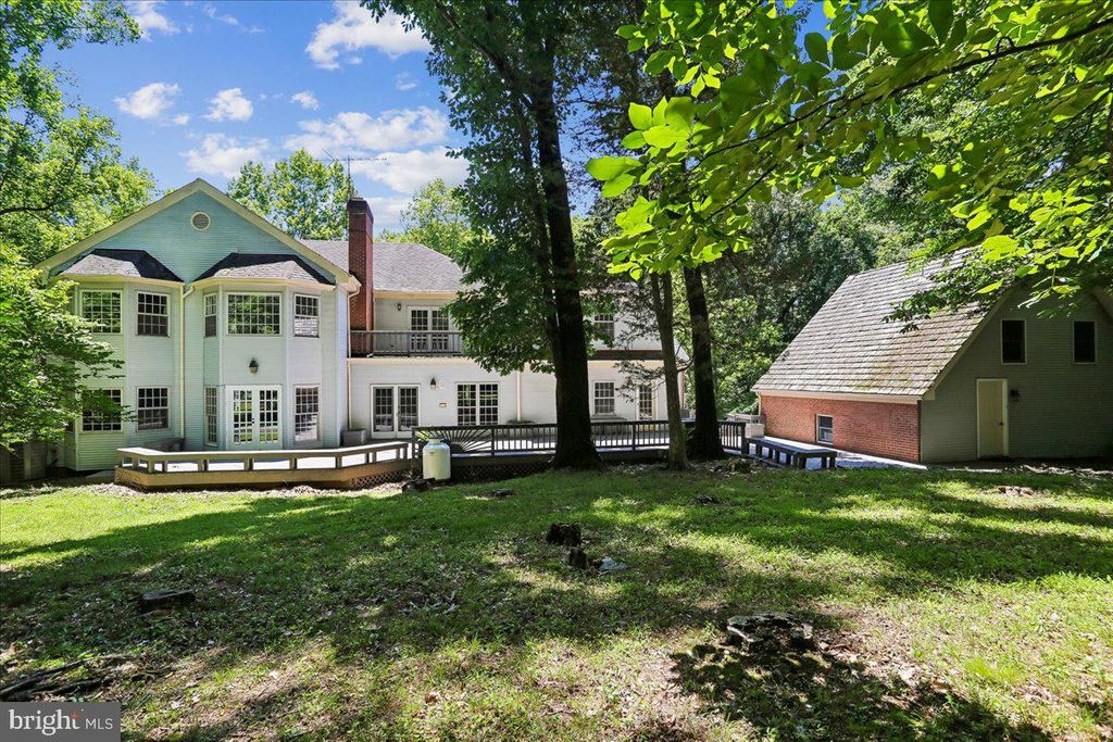 Image 101 of property listing at 11720 GLEN CT, Potomac, MD 20854