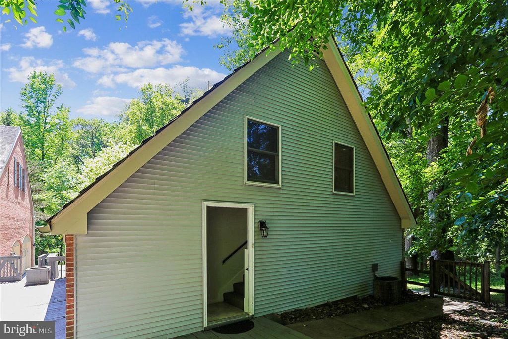 Image 103 of property listing at 11720 GLEN CT, Potomac, MD 20854