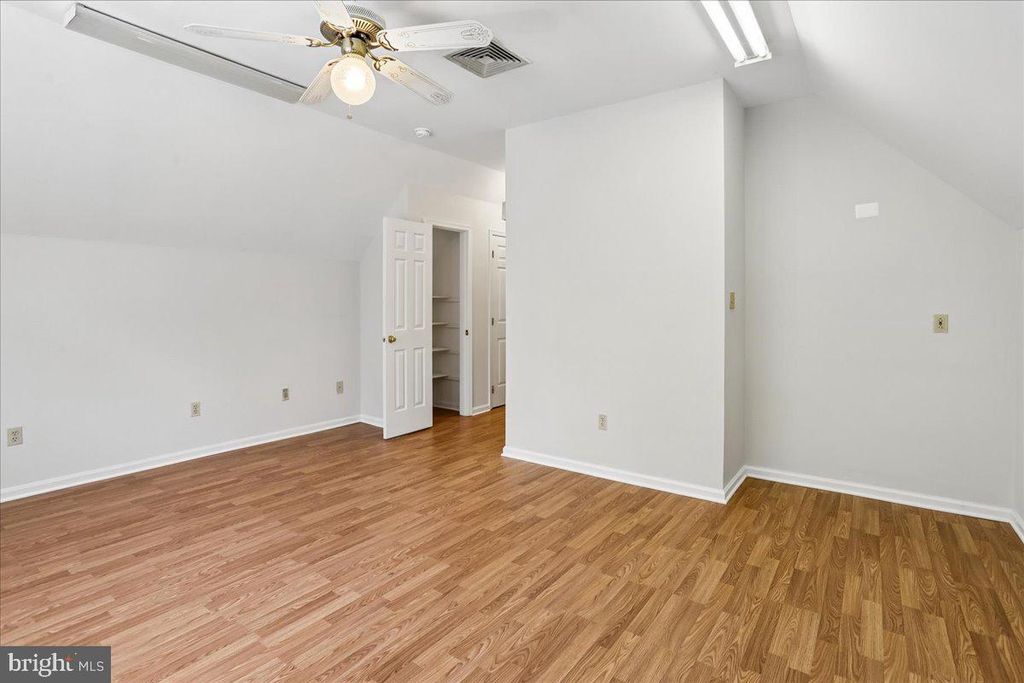Image 106 of property listing at 11720 GLEN CT, Potomac, MD 20854