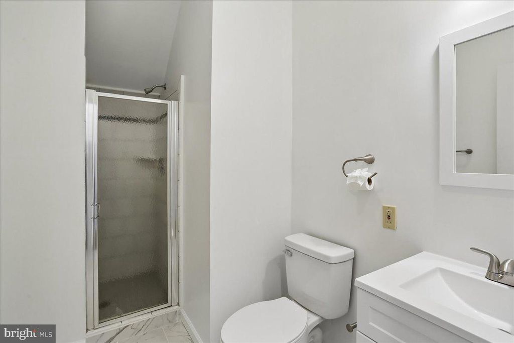 Image 108 of property listing at 11720 GLEN CT, Potomac, MD 20854